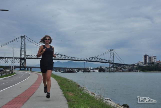 Correndo em um dos cartões postais de Florianópolis